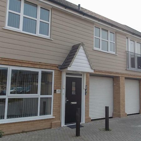 The Coach House - London Heathrow Serviced Apartments Stanwell Esterno foto