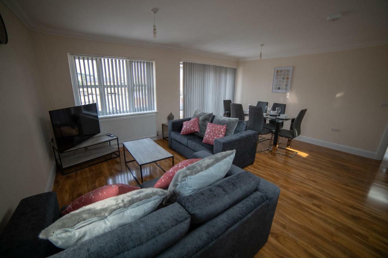 The Coach House - London Heathrow Serviced Apartments Stanwell Esterno foto