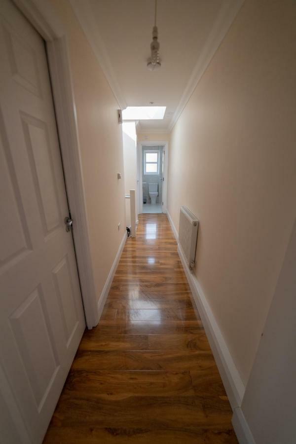 The Coach House - London Heathrow Serviced Apartments Stanwell Esterno foto
