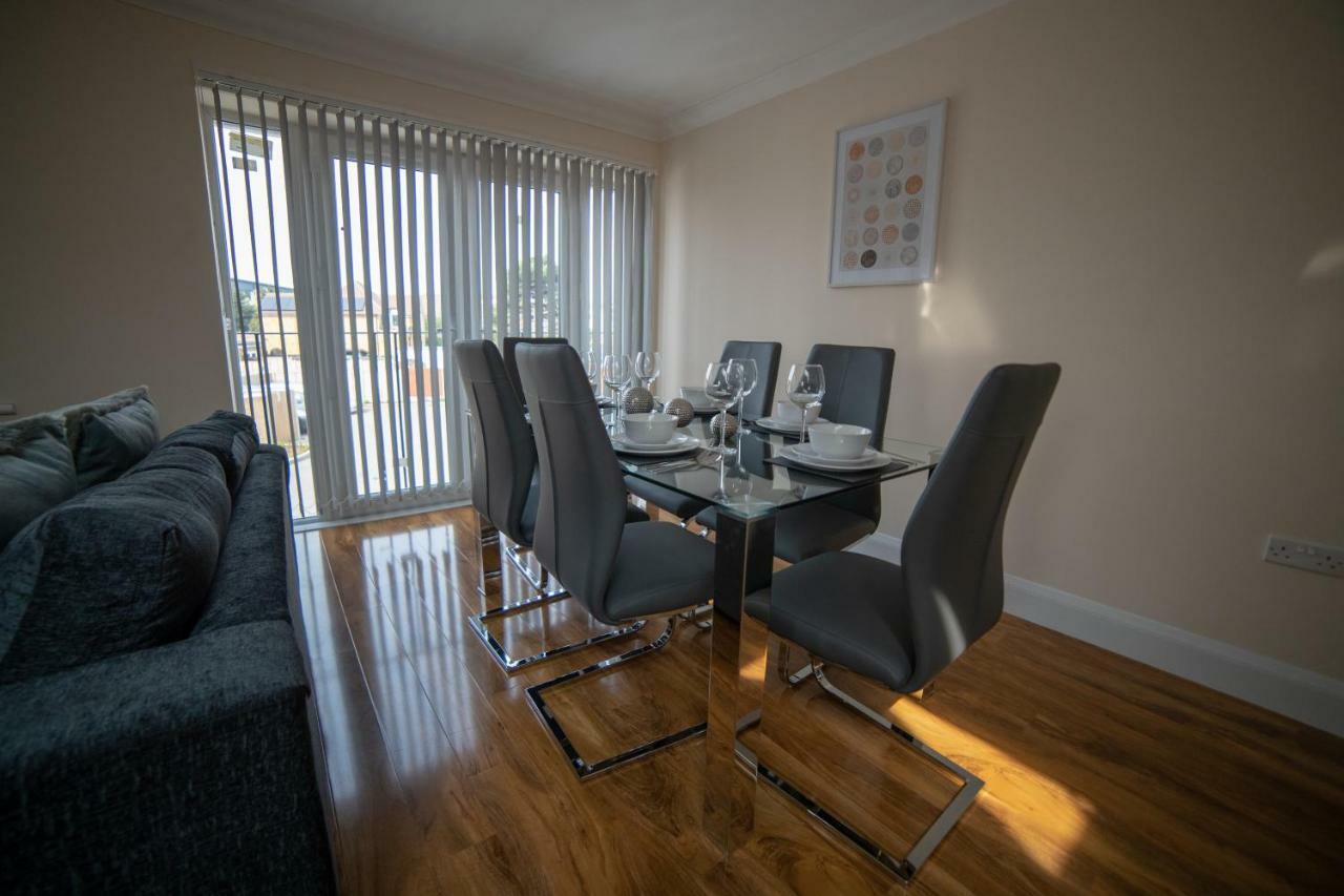 The Coach House - London Heathrow Serviced Apartments Stanwell Esterno foto